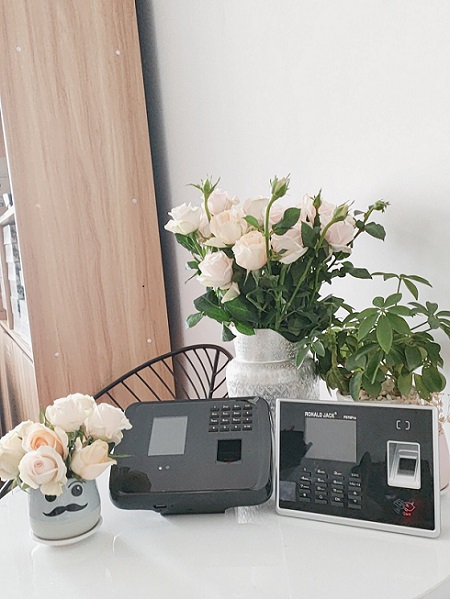 Mua máy chấm công vân tay