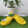 Dép tổ ong màu vàng