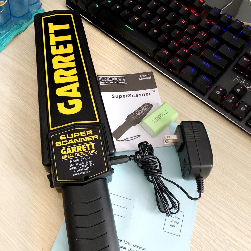máy dò kim loại cầm tay Garrett.