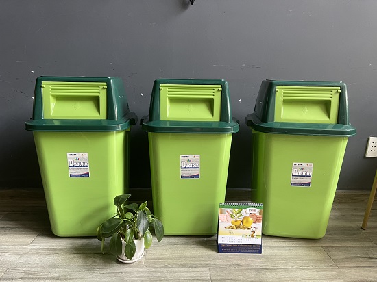 gia-ban-thung-dung-rac-nhua